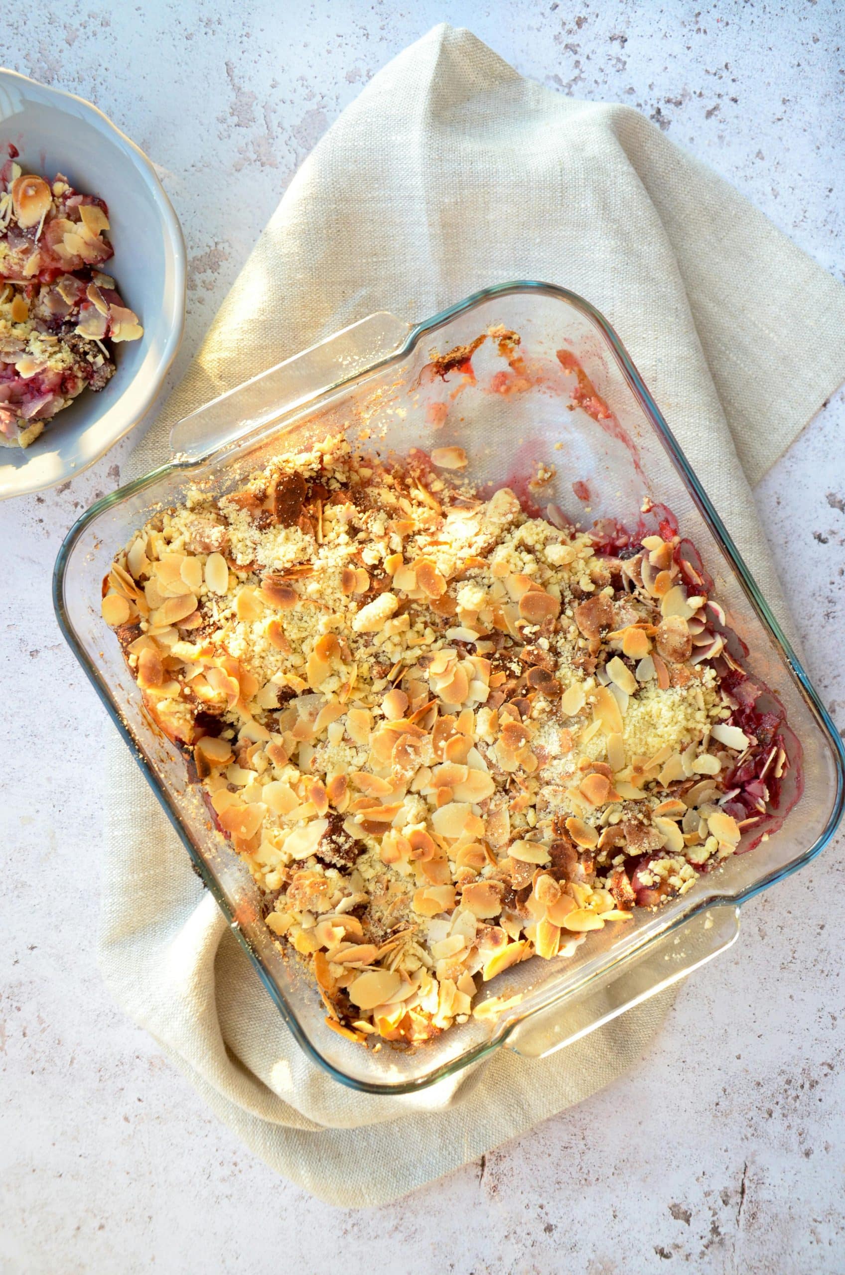 Lire la suite à propos de l’article Crumble aux Fruits Rouges Sans Gluten : Un Dessert Fruité et Gourmand