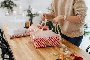 Lire la suite à propos de l’article Offrez un Noël DIY unique grâce à Etsy : sélection de cadeaux faits main et responsables