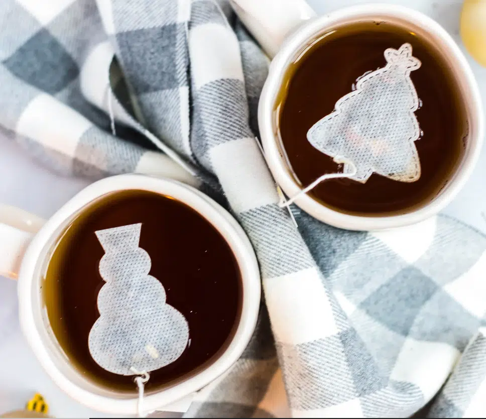 11 sachets de thé sapins de noël et bonhomme de neige