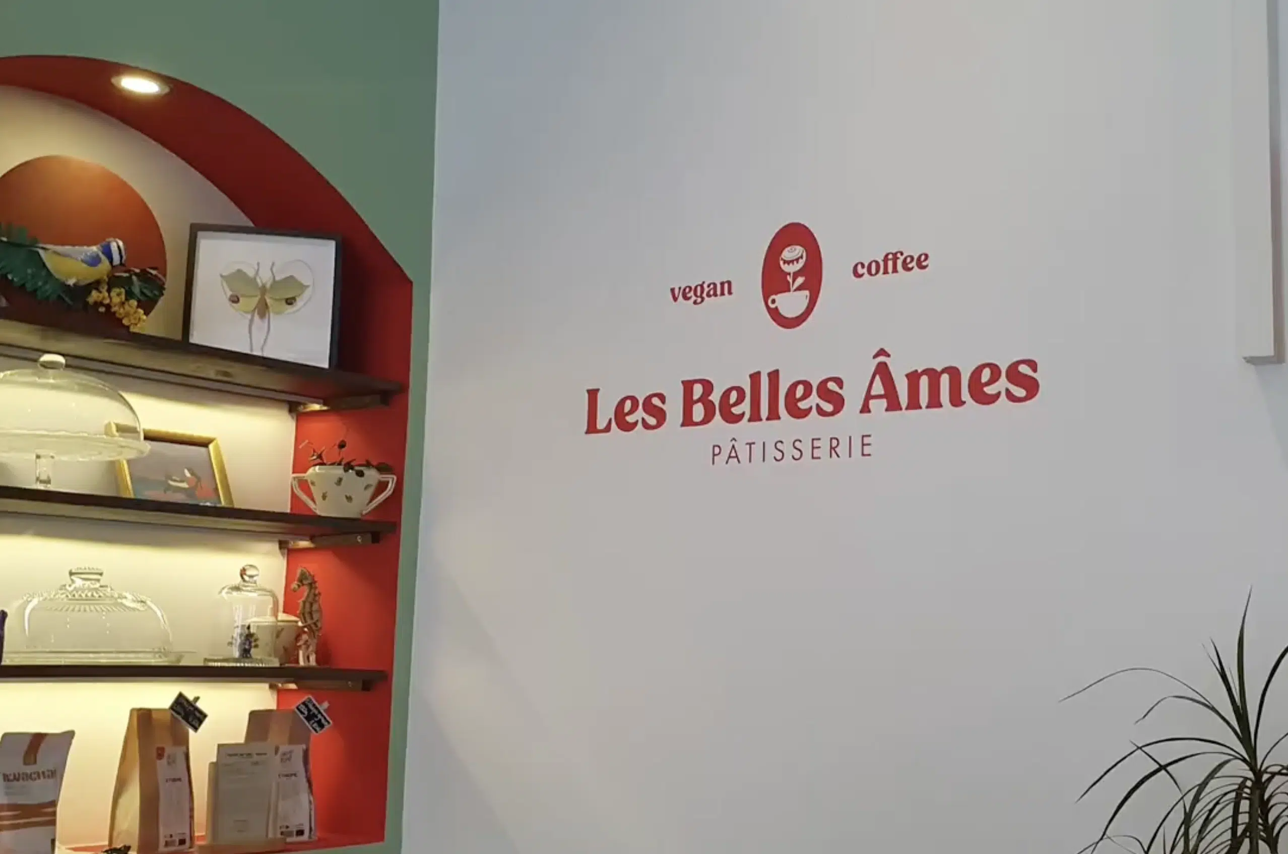 Lire la suite à propos de l’article Les Belles Âmes Pâtisserie : Un Voyage Gourmand Vegan à Lyon